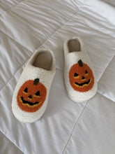 Load image into Gallery viewer, Pumpkin Slippers