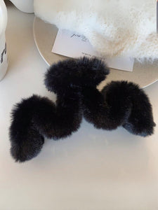 Cozy Mode Large Fuzzy Claw Clips